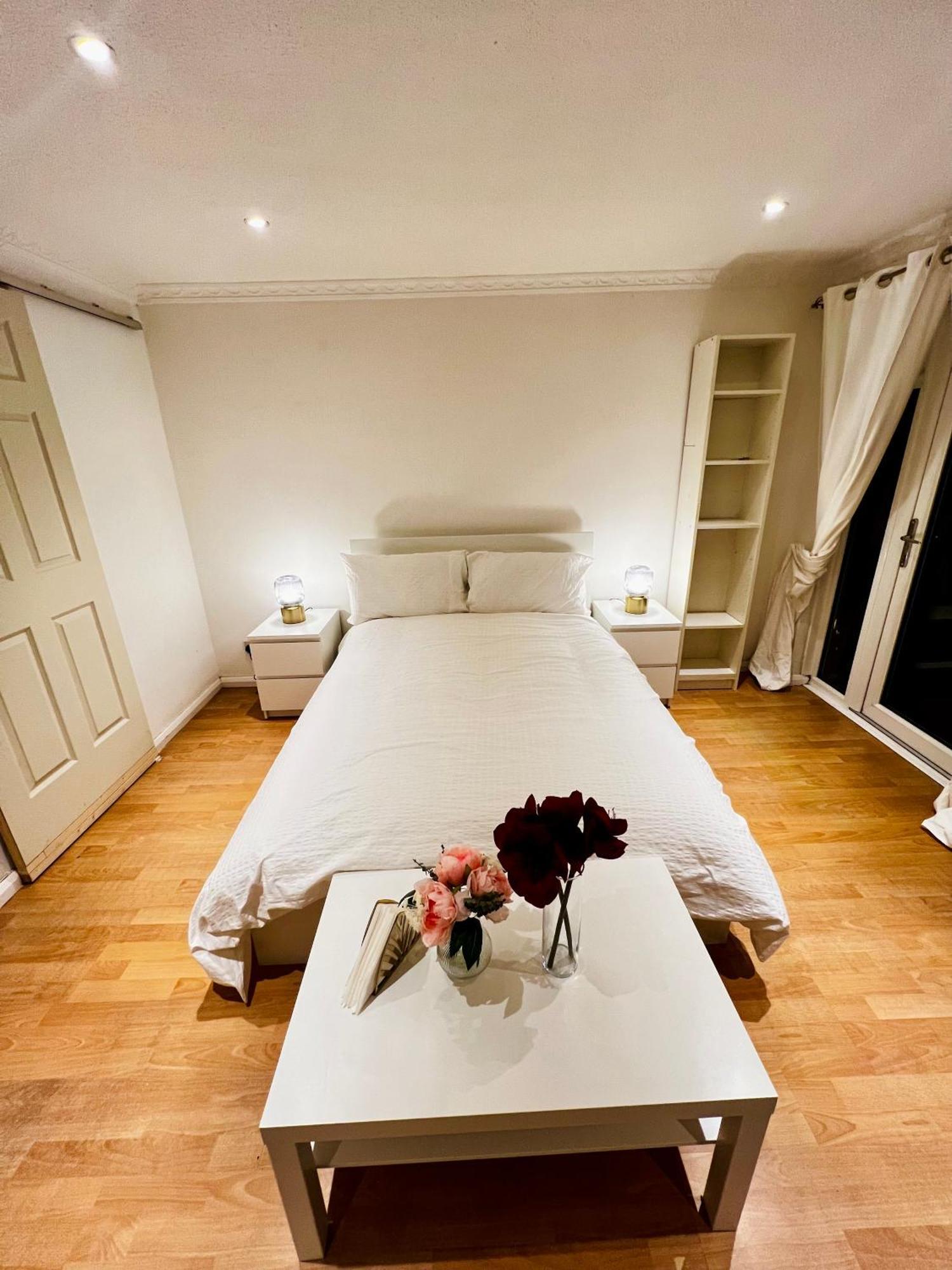 A Calm Stay Near Battersea Reach لندن المظهر الخارجي الصورة