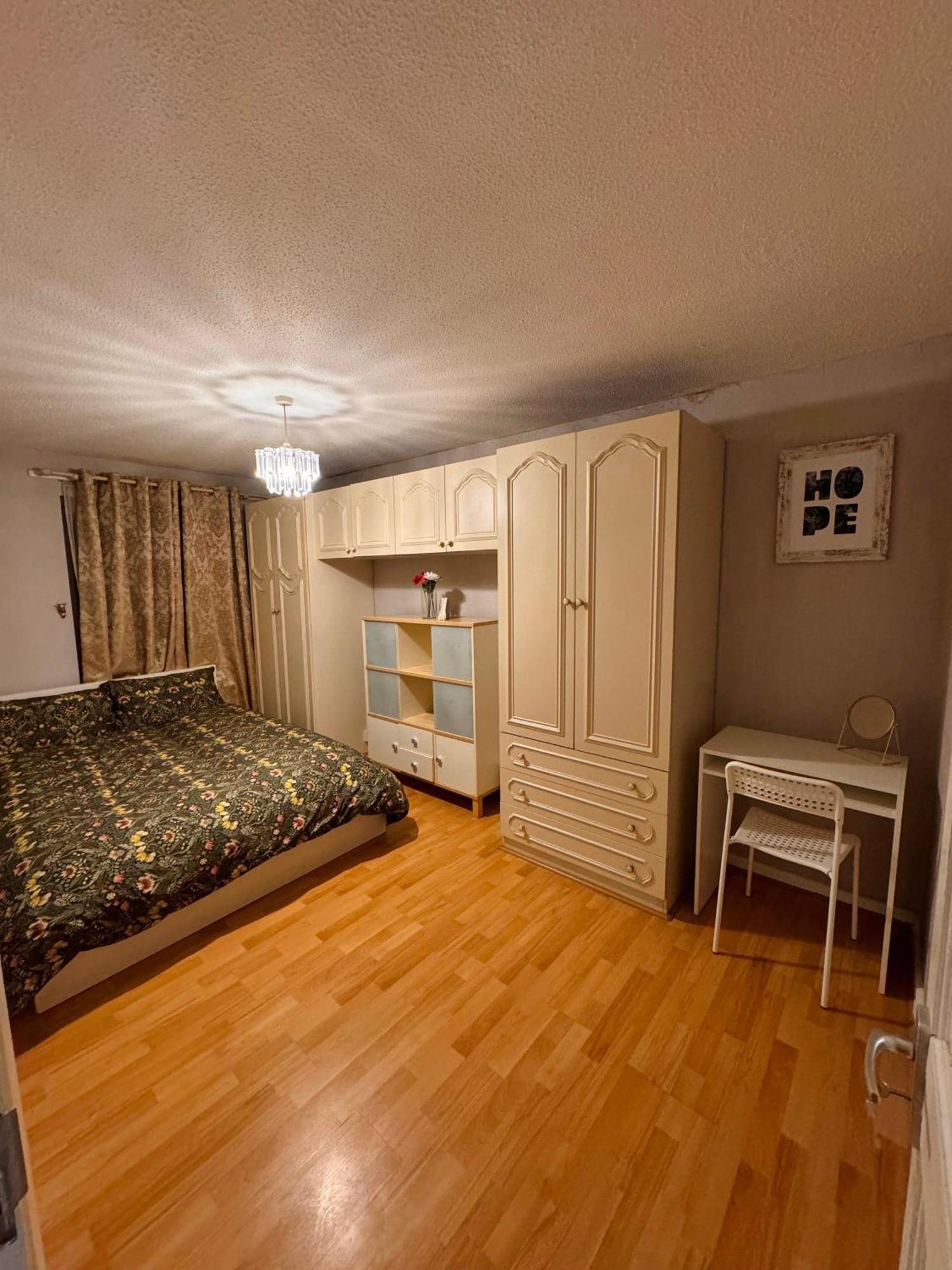 A Calm Stay Near Battersea Reach لندن المظهر الخارجي الصورة