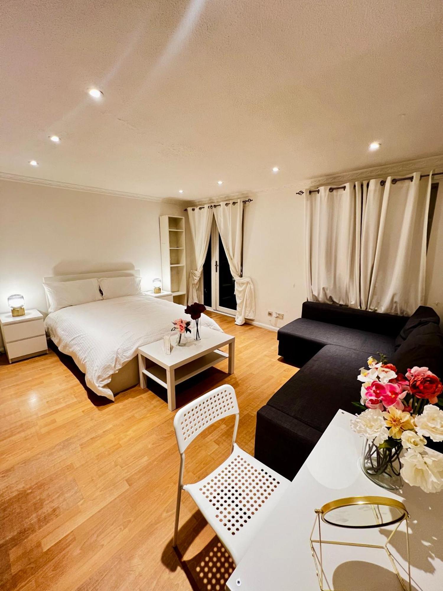 A Calm Stay Near Battersea Reach لندن المظهر الخارجي الصورة
