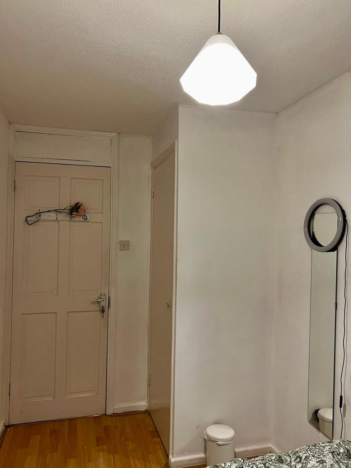 A Calm Stay Near Battersea Reach لندن المظهر الخارجي الصورة